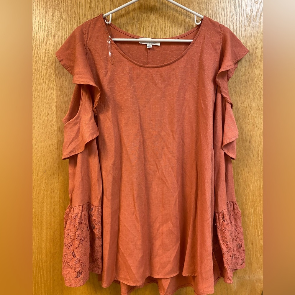 Umgee Cold Shoulder Top 1XL